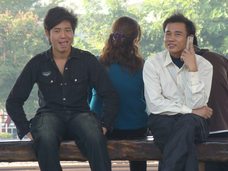 台灣鐵路旅遊攝影彰化火車站月台旅客2009年攝影照片13
