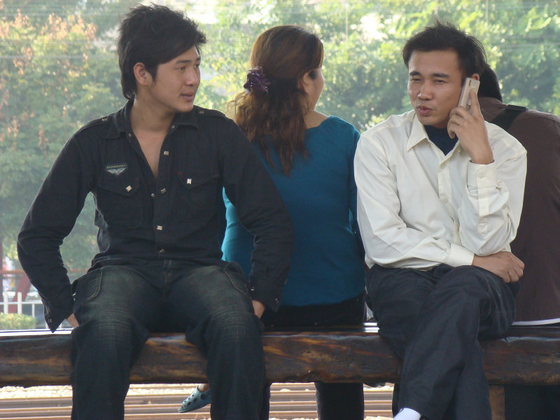 台灣鐵路旅遊攝影彰化火車站月台旅客2009年攝影照片16