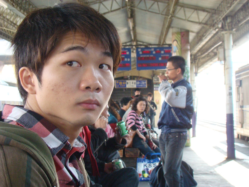 台灣鐵路旅遊攝影彰化火車站月台旅客2009年攝影照片23