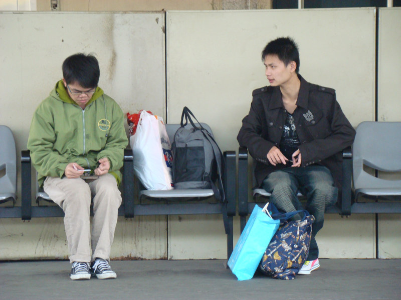 台灣鐵路旅遊攝影彰化火車站月台旅客2009年攝影照片41