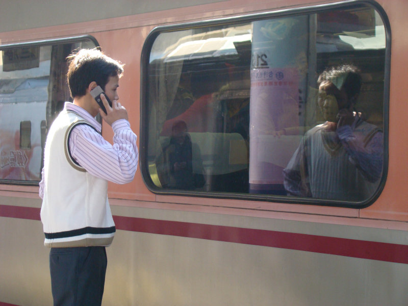 台灣鐵路旅遊攝影彰化火車站月台旅客2009年攝影照片50