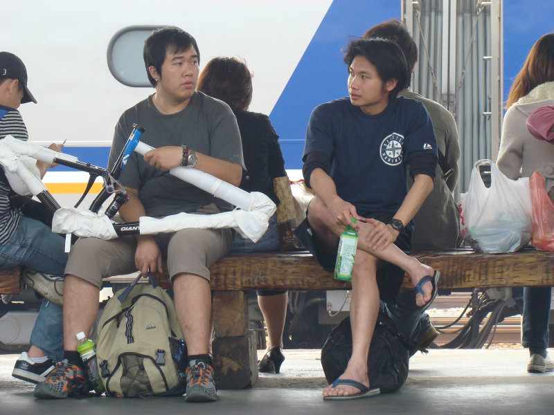 台灣鐵路旅遊攝影彰化火車站月台旅客2009年攝影照片53
