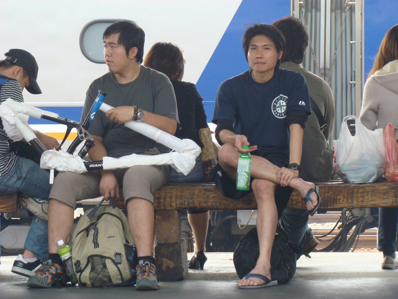 台灣鐵路旅遊攝影彰化火車站月台旅客2009年攝影照片54