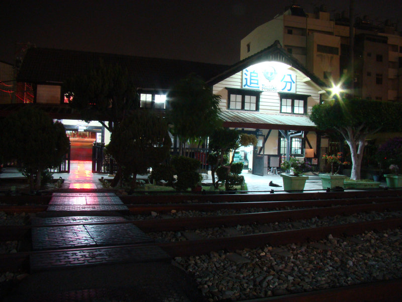 台灣鐵路旅遊攝影追分火車站夜景20091128攝影照片2