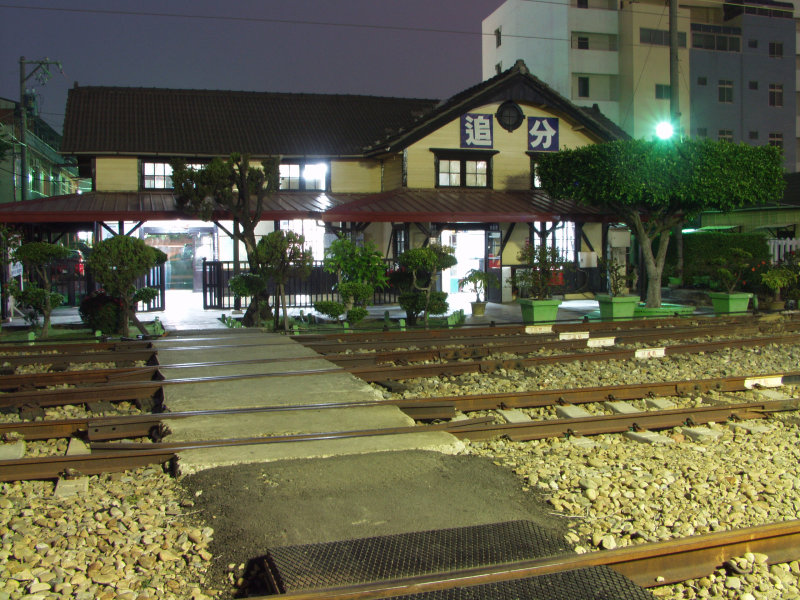 台灣鐵路旅遊攝影追分火車站夜景建築攝影2003年攝影照片3