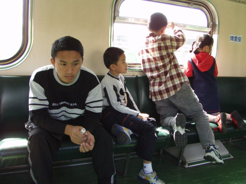 台灣鐵路旅遊攝影電車-區間車交談的旅客2002攝影照片33
