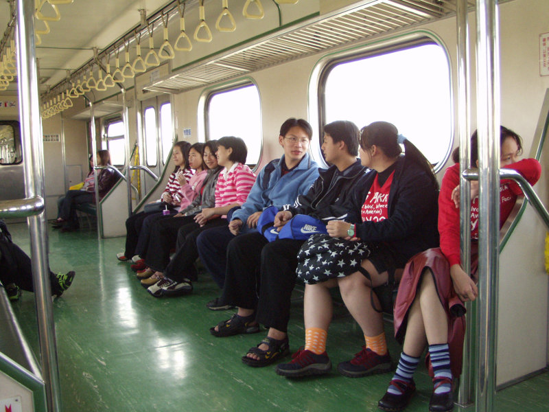 台灣鐵路旅遊攝影電車-區間車交談的旅客2002攝影照片36