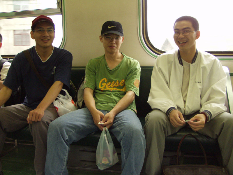 台灣鐵路旅遊攝影電車-區間車交談的旅客2002攝影照片37