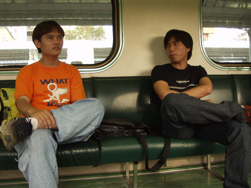 台灣鐵路旅遊攝影電車-區間車交談的旅客2002攝影照片67