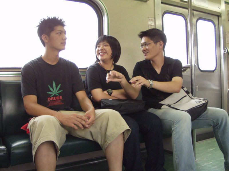台灣鐵路旅遊攝影電車-區間車交談的旅客2002攝影照片74