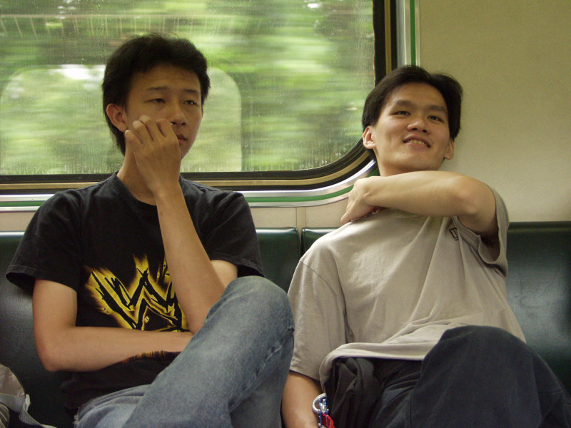 台灣鐵路旅遊攝影電車-區間車交談的旅客2002攝影照片80