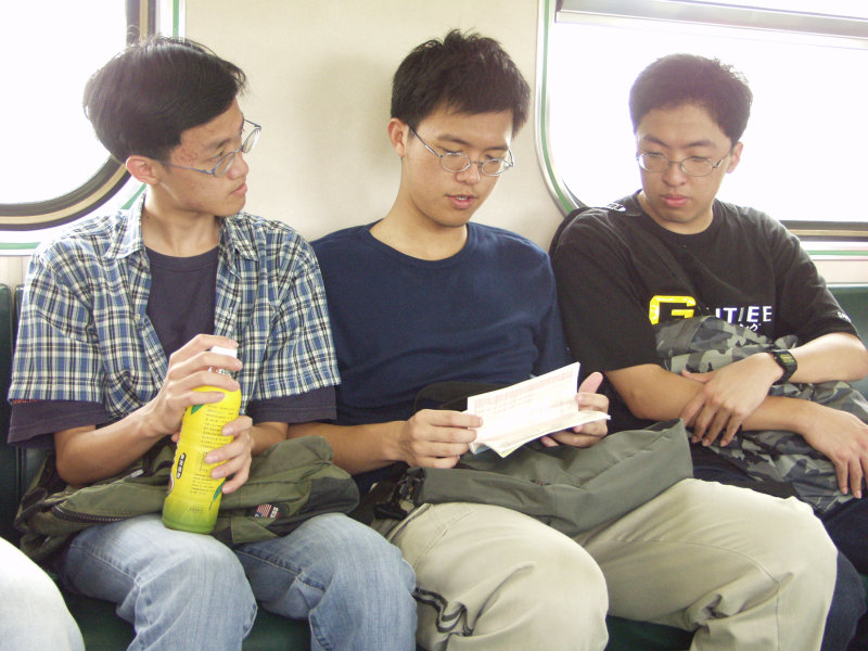 台灣鐵路旅遊攝影電車-區間車交談的旅客2002攝影照片83
