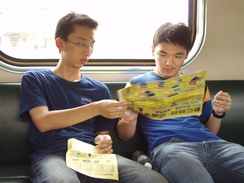 台灣鐵路旅遊攝影電車-區間車交談的旅客2002攝影照片93