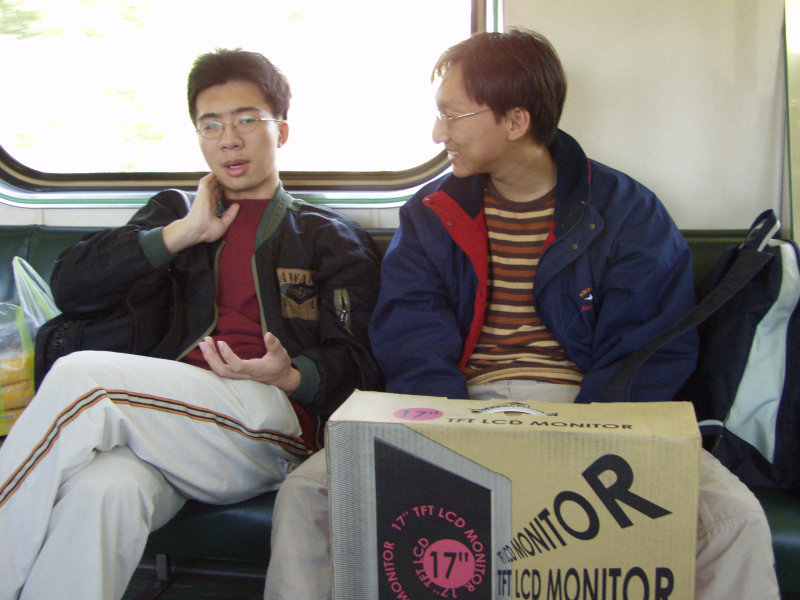台灣鐵路旅遊攝影電車-區間車交談的旅客2002攝影照片122