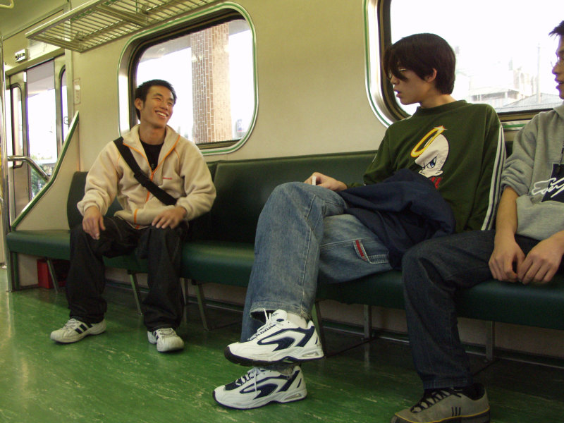 台灣鐵路旅遊攝影電車-區間車交談的旅客2003攝影照片16