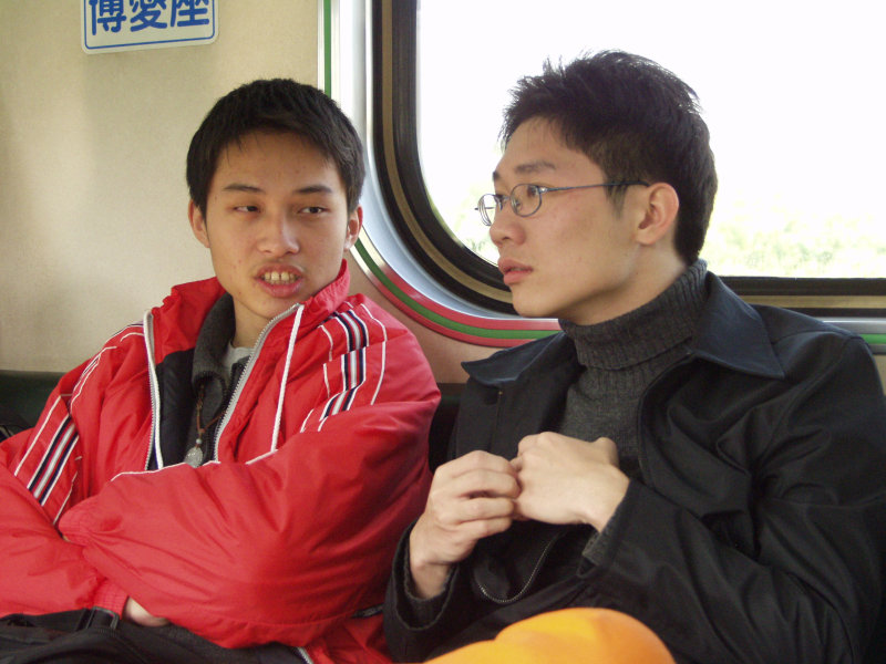 台灣鐵路旅遊攝影電車-區間車交談的旅客2003攝影照片25