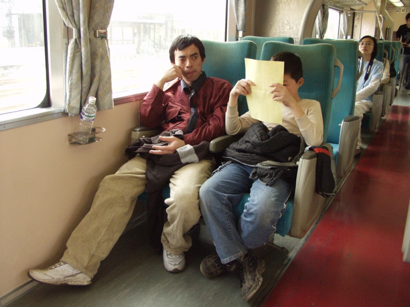 台灣鐵路旅遊攝影電車-區間車交談的旅客2003攝影照片35