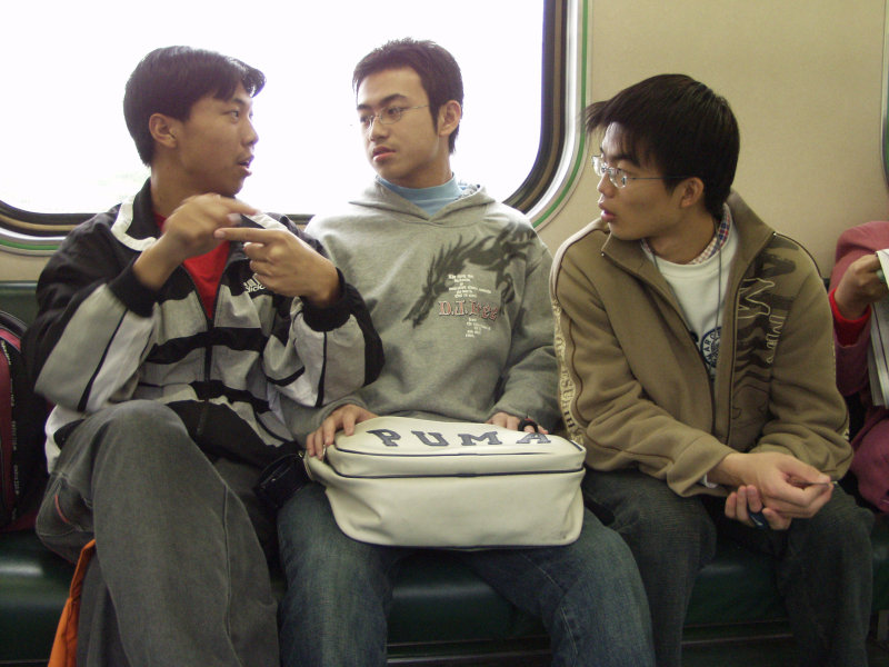 台灣鐵路旅遊攝影電車-區間車交談的旅客2003攝影照片38