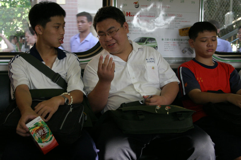 台灣鐵路旅遊攝影電車-區間車交談的旅客2004攝影照片8