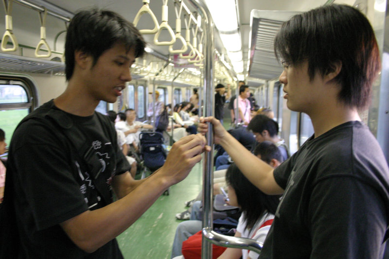 台灣鐵路旅遊攝影電車-區間車交談的旅客2004攝影照片19