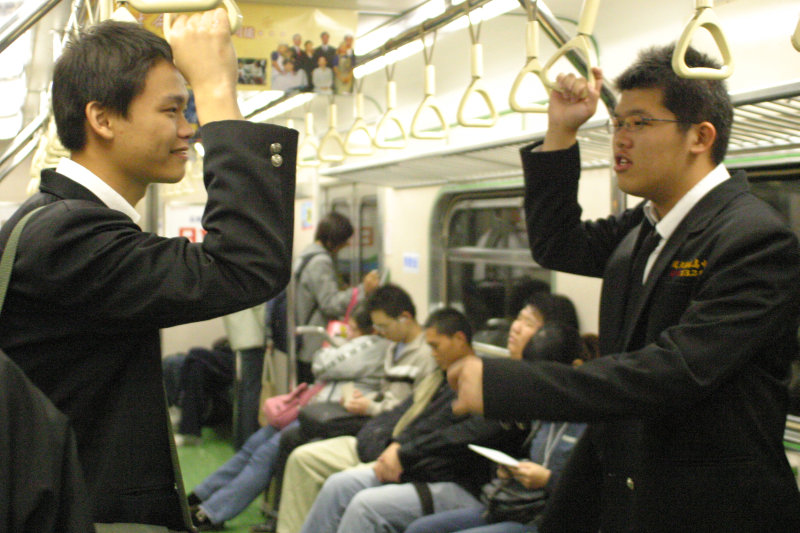 台灣鐵路旅遊攝影電車-區間車交談的旅客2004攝影照片181