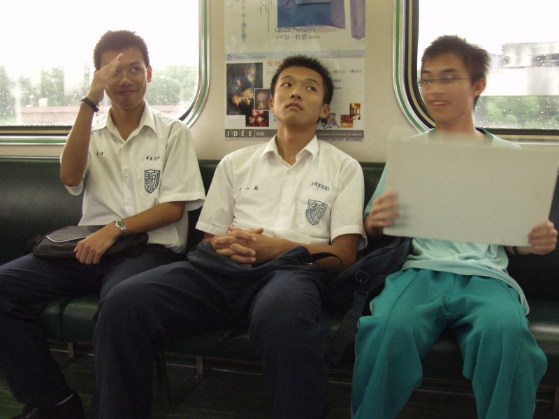 台灣鐵路旅遊攝影電車-區間車交談的旅客2004攝影照片271