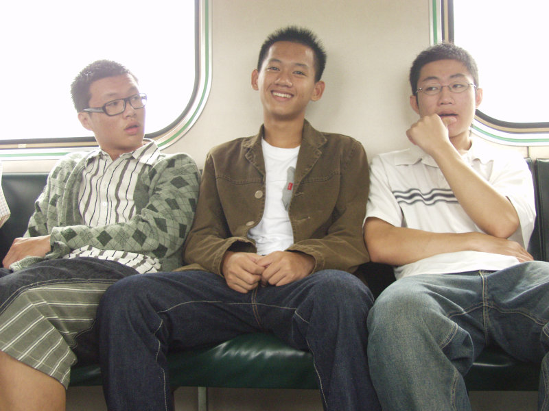 台灣鐵路旅遊攝影電車-區間車交談的旅客2004攝影照片289