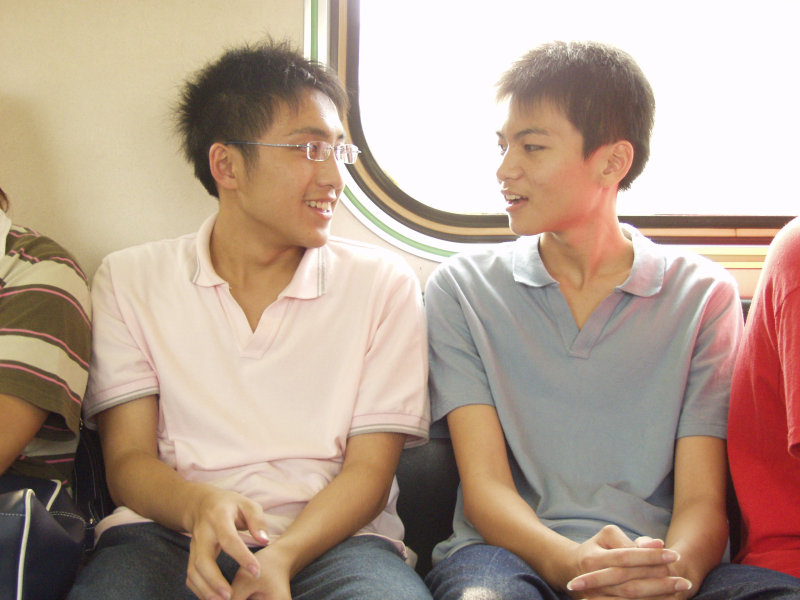 台灣鐵路旅遊攝影電車-區間車交談的旅客2004攝影照片347