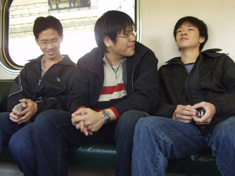 台灣鐵路旅遊攝影電車-區間車交談的旅客2004攝影照片360
