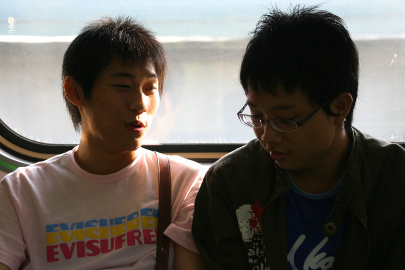 台灣鐵路旅遊攝影電車-區間車交談的旅客2005攝影照片36