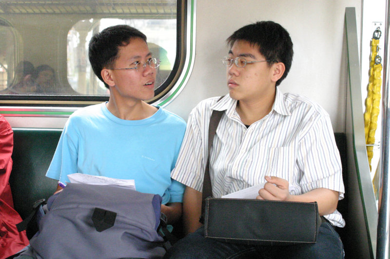 台灣鐵路旅遊攝影電車-區間車交談的旅客2005攝影照片42