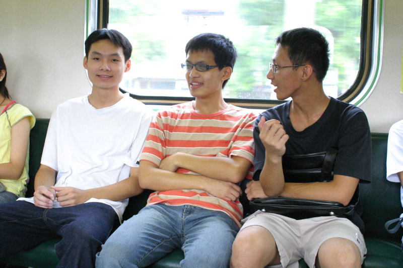 台灣鐵路旅遊攝影電車-區間車交談的旅客2005攝影照片127