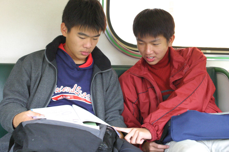 台灣鐵路旅遊攝影電車-區間車交談的旅客2005攝影照片165