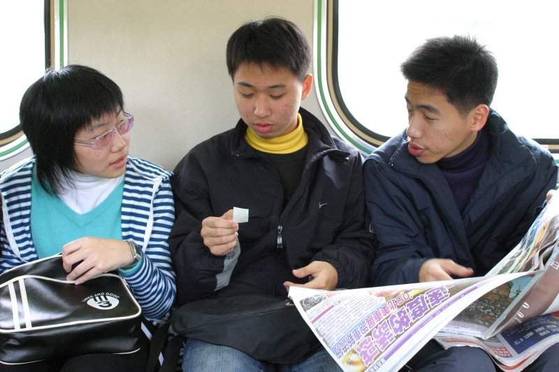 台灣鐵路旅遊攝影電車-區間車交談的旅客2005攝影照片201