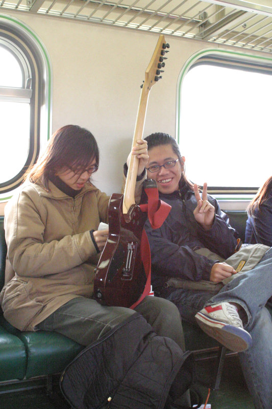 台灣鐵路旅遊攝影電車-區間車交談的旅客2005攝影照片219