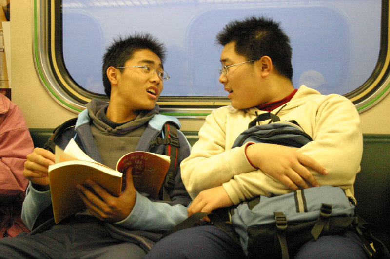 台灣鐵路旅遊攝影電車-區間車交談的旅客2005攝影照片273