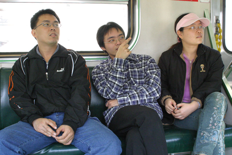 台灣鐵路旅遊攝影電車-區間車交談的旅客2005攝影照片293