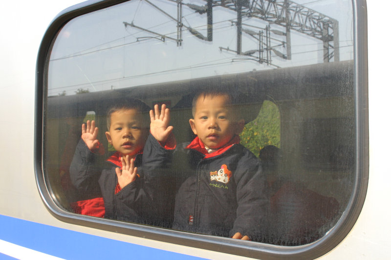 台灣鐵路旅遊攝影電車-區間車交談的旅客2005攝影照片297
