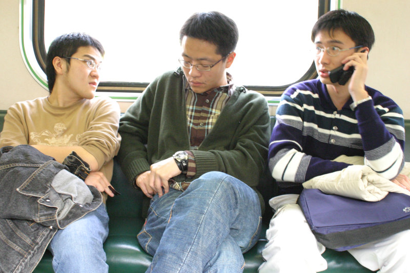 台灣鐵路旅遊攝影電車-區間車交談的旅客2005攝影照片337