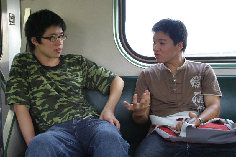 台灣鐵路旅遊攝影電車-區間車交談的旅客2005攝影照片362