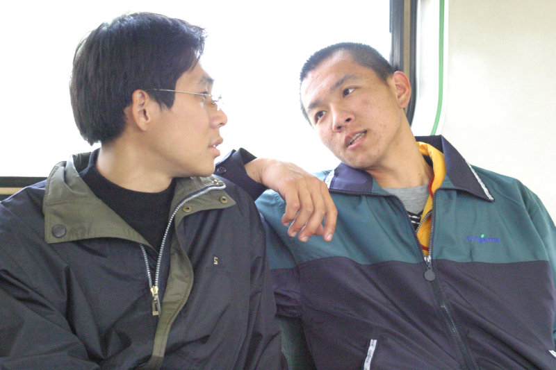 台灣鐵路旅遊攝影電車-區間車交談的旅客2005攝影照片379