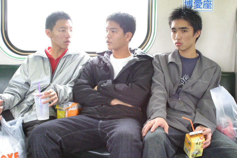 台灣鐵路旅遊攝影電車-區間車交談的旅客2005攝影照片390