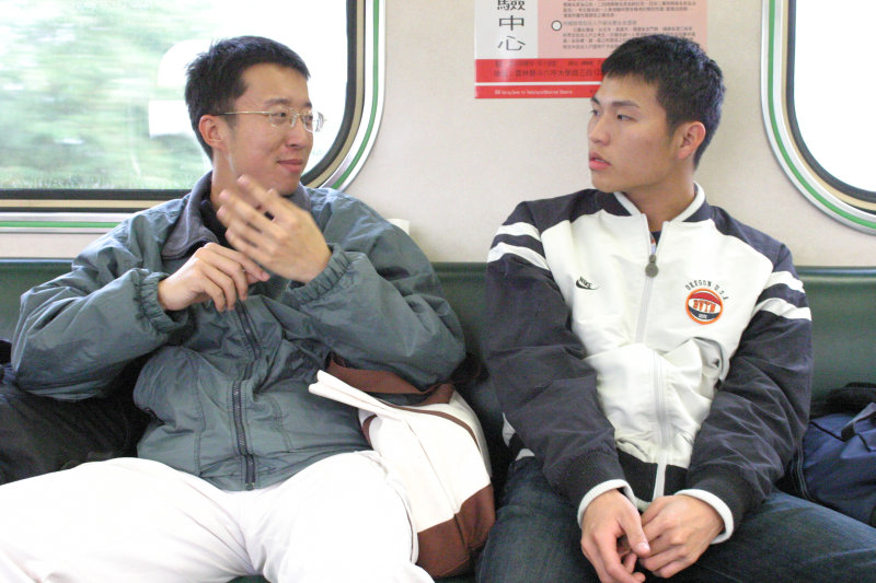 台灣鐵路旅遊攝影電車-區間車交談的旅客2005攝影照片410