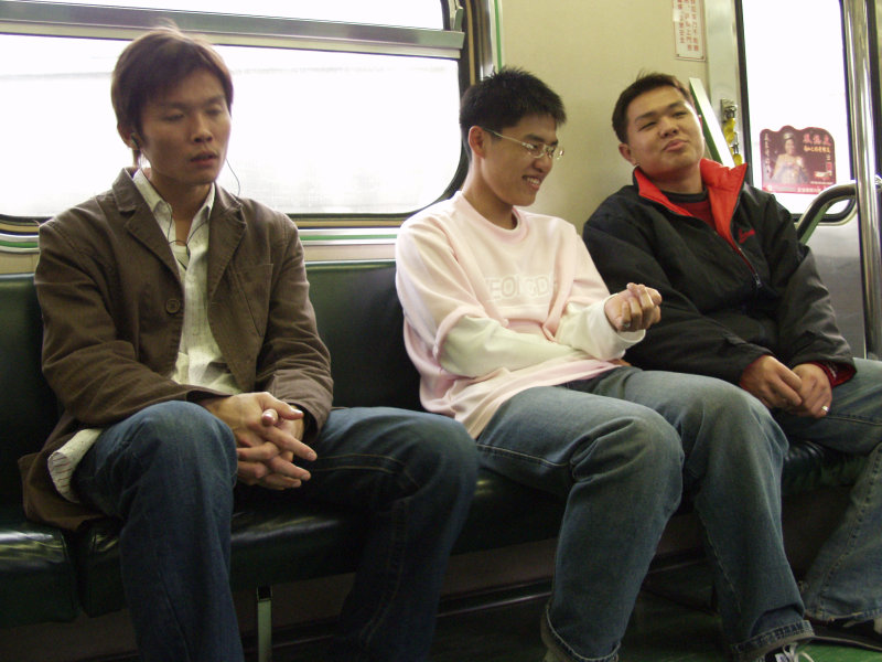 台灣鐵路旅遊攝影電車-區間車交談的旅客2005攝影照片574