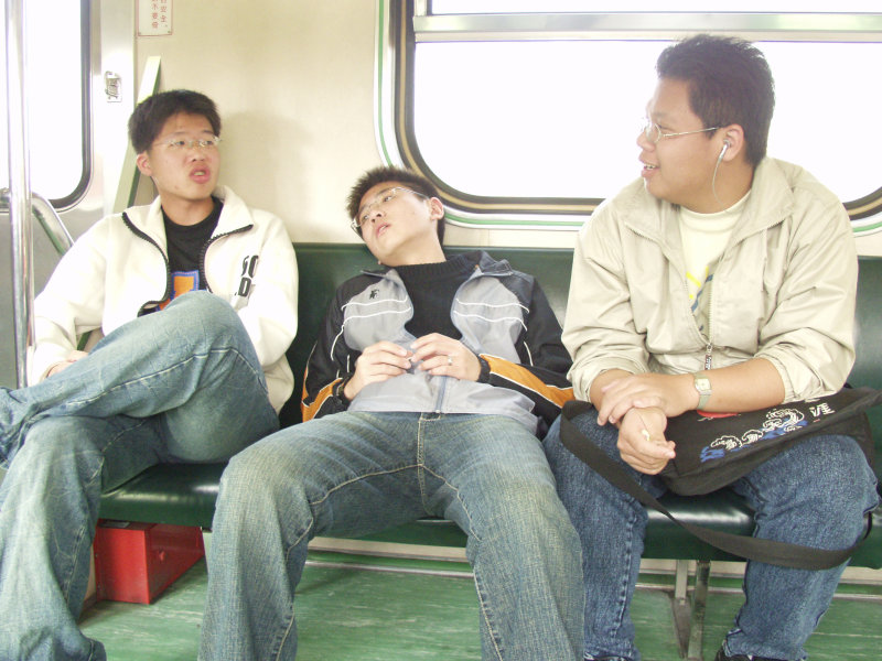 台灣鐵路旅遊攝影電車-區間車交談的旅客2005攝影照片582
