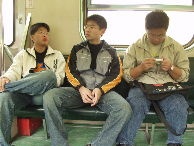 台灣鐵路旅遊攝影電車-區間車交談的旅客2005攝影照片587