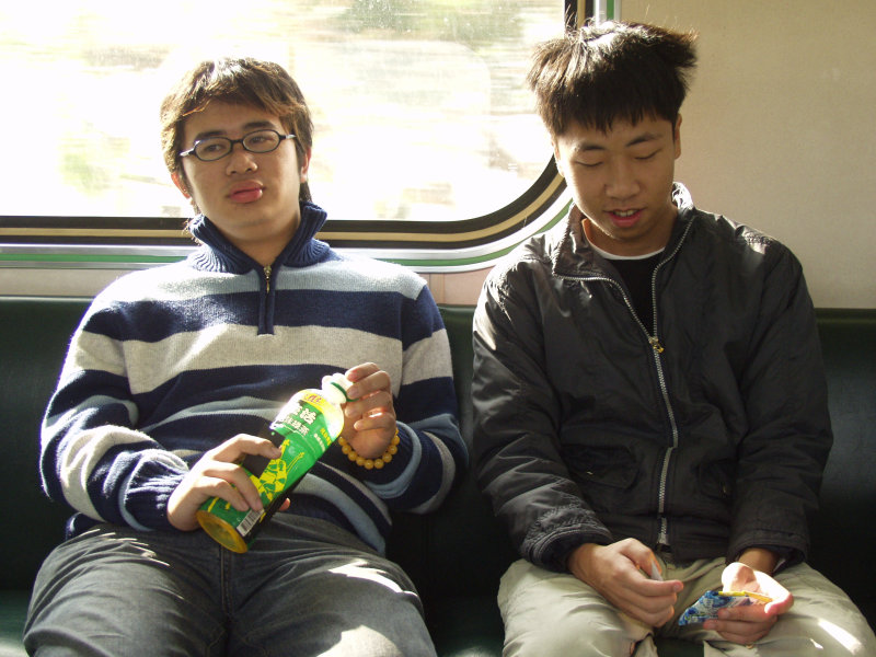 台灣鐵路旅遊攝影電車-區間車交談的旅客2005攝影照片623