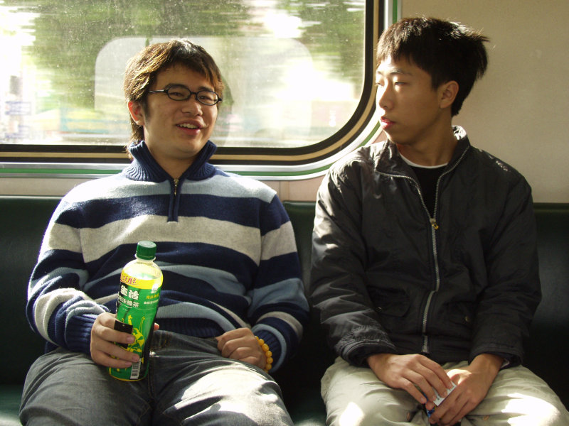 台灣鐵路旅遊攝影電車-區間車交談的旅客2005攝影照片626