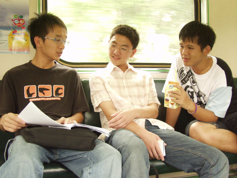 台灣鐵路旅遊攝影電車-區間車交談的旅客2005攝影照片631