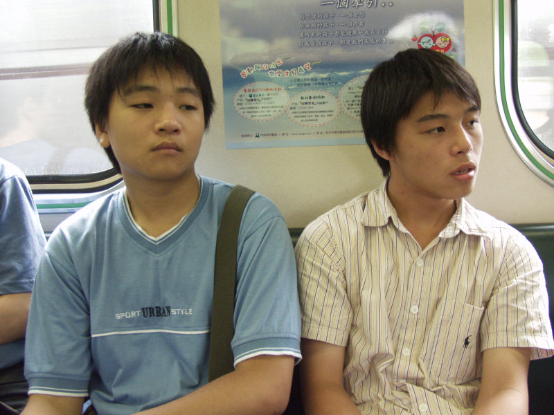 台灣鐵路旅遊攝影電車-區間車交談的旅客2005攝影照片636